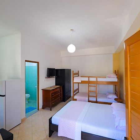 Hotel Chris Ksamil Kültér fotó