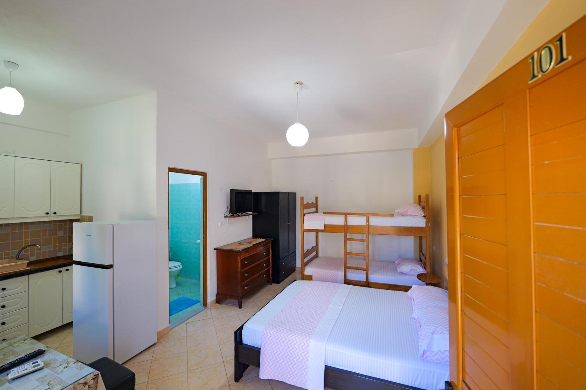 Hotel Chris Ksamil Kültér fotó